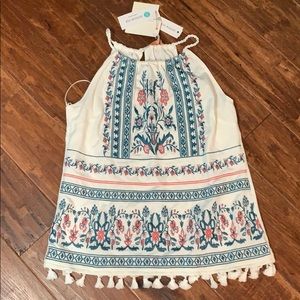 Skies are Blue- Nutria Embroidery Detail Top